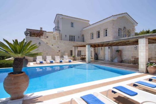 Superior Villa with tennis court and private beach platform in Elounda