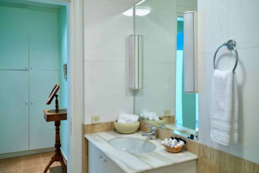 Superior Villa with tennis court and private beach platform in Elounda