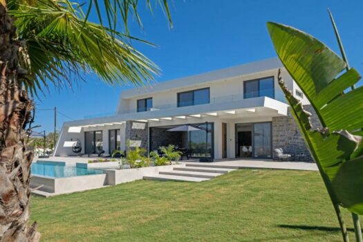 Two luxury independent Villas near Golf Court