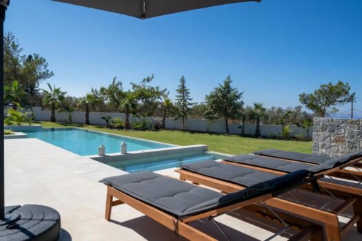 Two luxury independent Villas near Golf Court