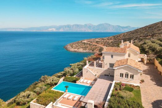 Superior Villa with tennis court and private beach platform in Elounda