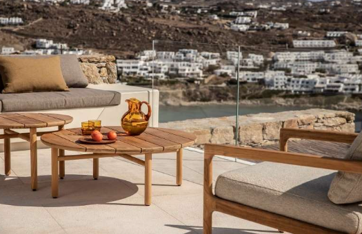 Luxurious Villa in Mykonos overlooking Psarou Beach
