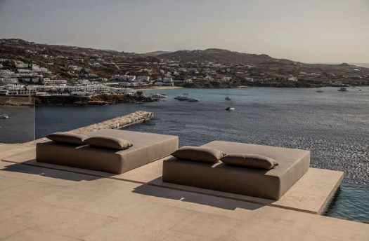 Luxurious Villa in Mykonos overlooking Psarou Beach