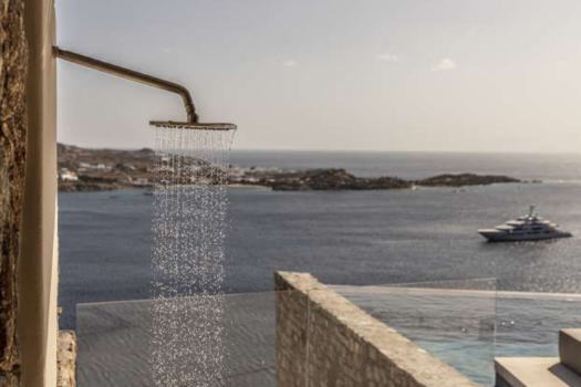 Luxurious Villa in Mykonos overlooking Psarou Beach