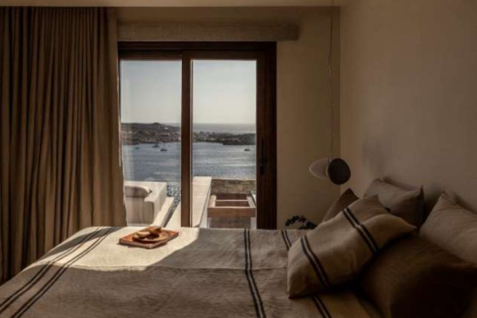 Luxurious Villa in Mykonos overlooking Psarou Beach