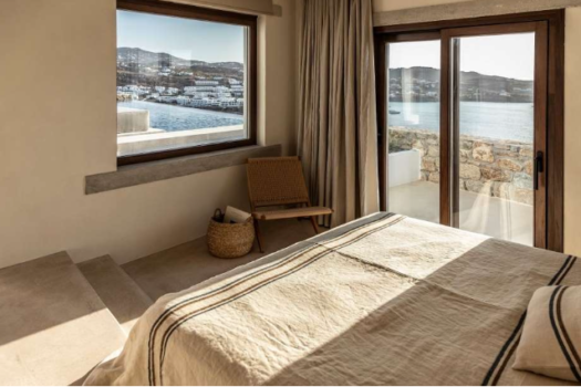 Luxurious Villa in Mykonos overlooking Psarou Beach