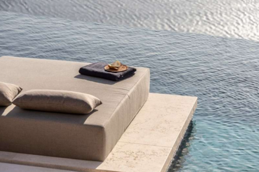 Luxurious Villa in Mykonos overlooking Psarou Beach