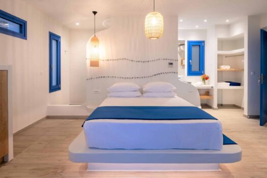 Luxurious Cycladic-Style Villa Complex with Breathtaking Panoramic Views and Heated Infinity Pool
